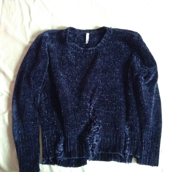 Girls Navy Blue Sweater. - Picture 1 of 2
